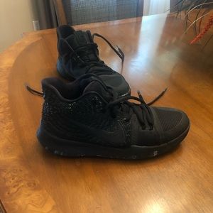 Kyrie Irving’s boy size 6.5y